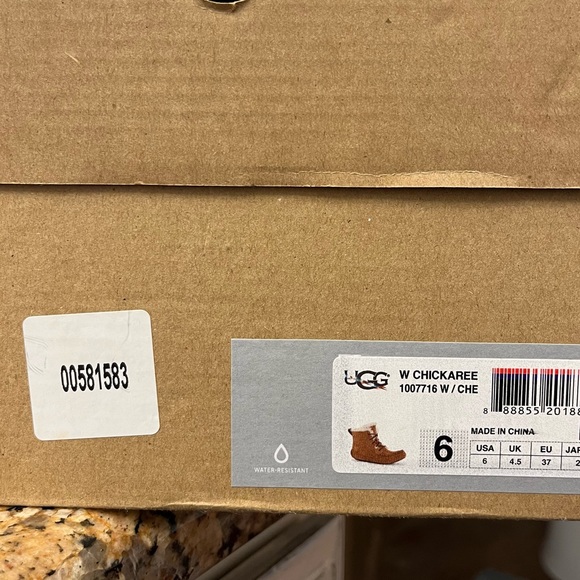 Ugg boots - Picture 5 of 6
